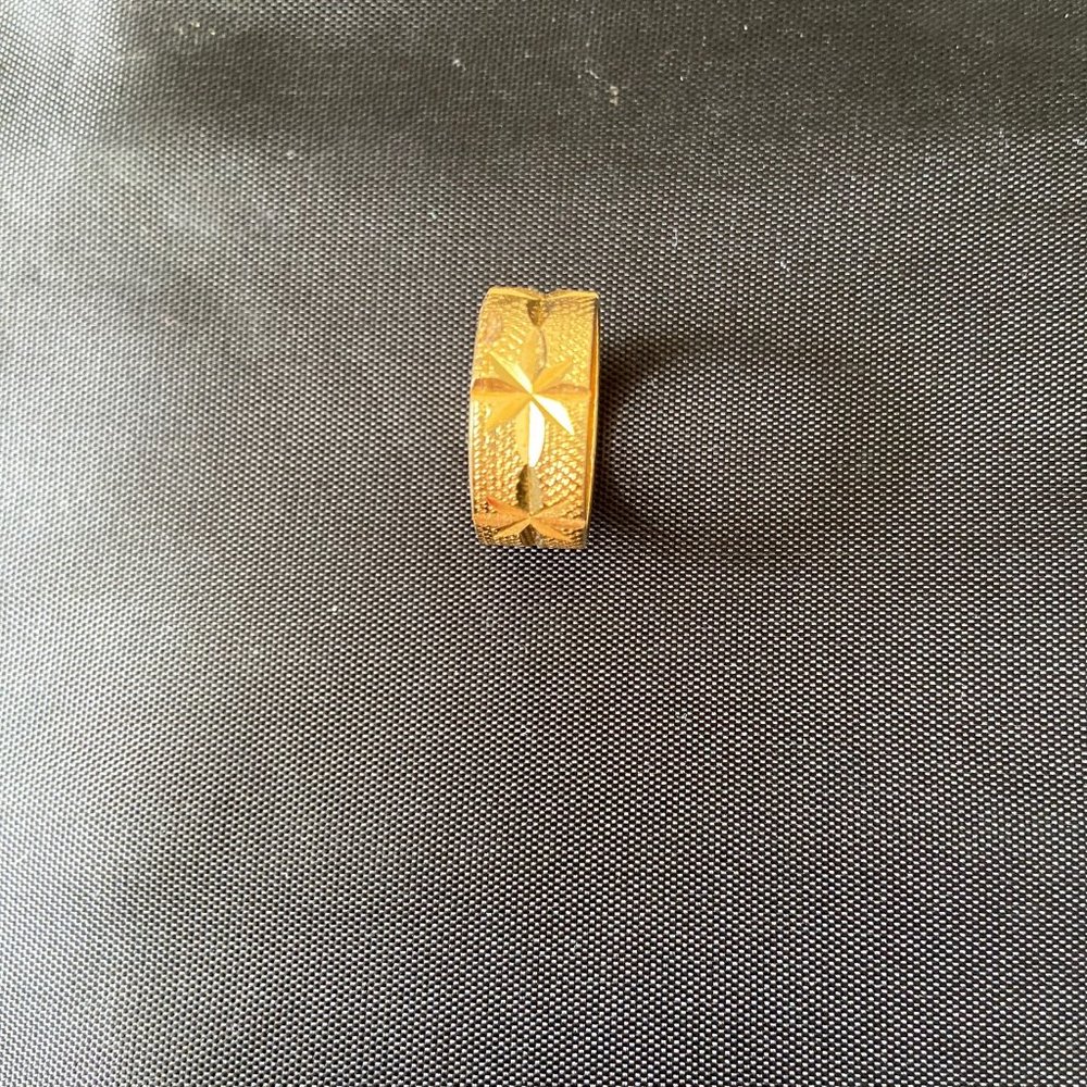 - Superior quality gold plated ring beautiful design unisex ring size Q plus